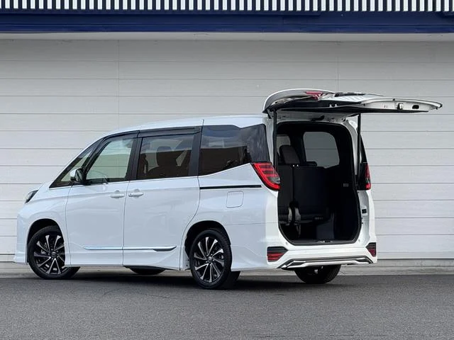 TOYOTA NOAH 2025