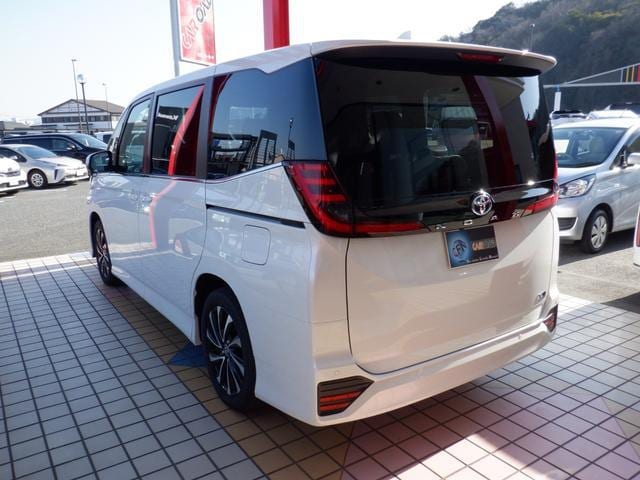 TOYOTA NOAH 2024