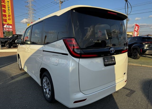 TOYOTA NOAH 2024