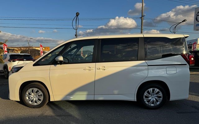 TOYOTA NOAH 2024