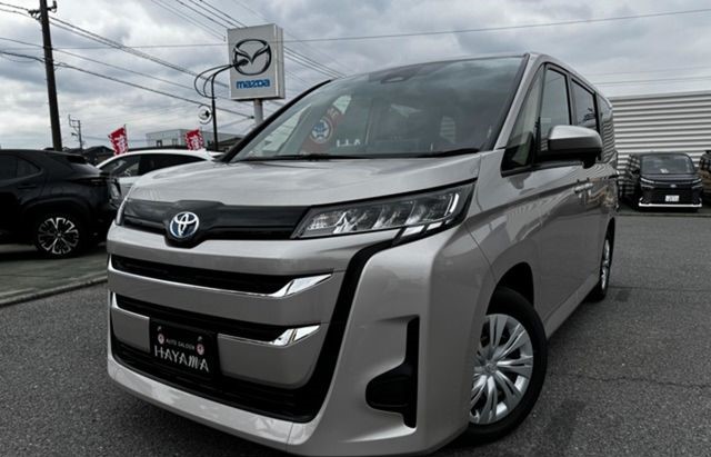 TOYOTA NOAH 2025
