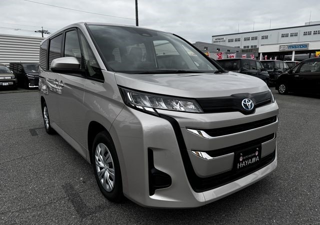 TOYOTA NOAH 2025