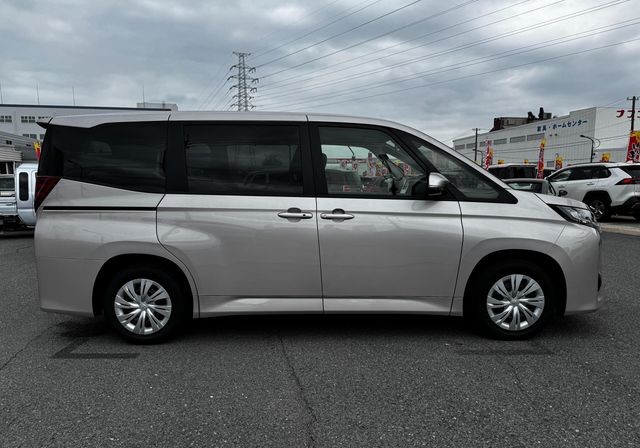 TOYOTA NOAH 2025