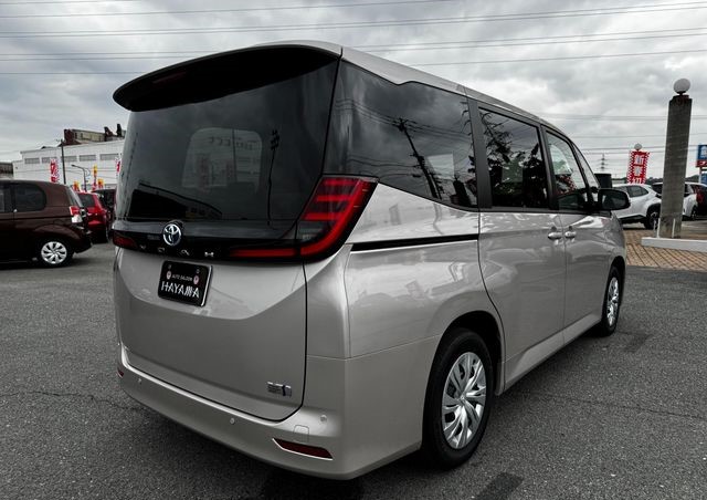 TOYOTA NOAH 2025