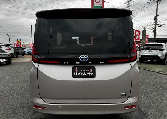 TOYOTA NOAH 2025