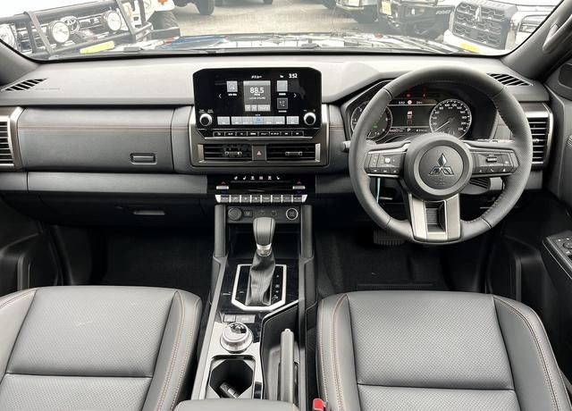 MITSUBISHI TRITON 2025