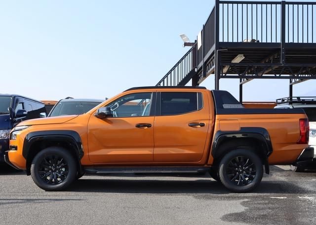 MITSUBISHI TRITON 2025