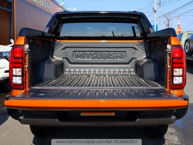 MITSUBISHI TRITON 2025