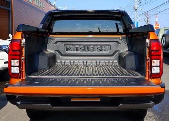 MITSUBISHI TRITON 2025