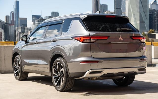 2025 MITSUBISHI OUTLANDER