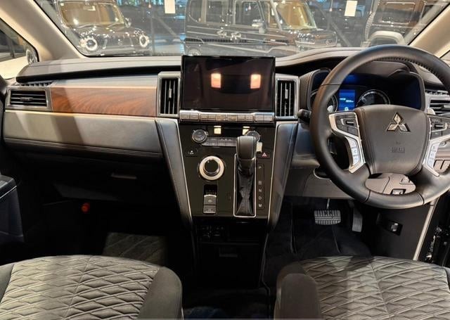 2025 MITSUBISHI DELICA D5
