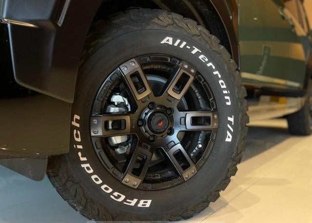 2025 MITSUBISHI DELICA D5