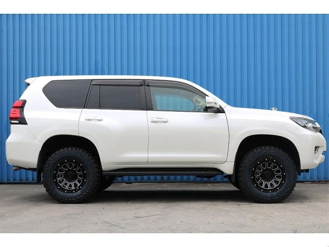 2022 TOYOTA LAND CRUISER PRADO