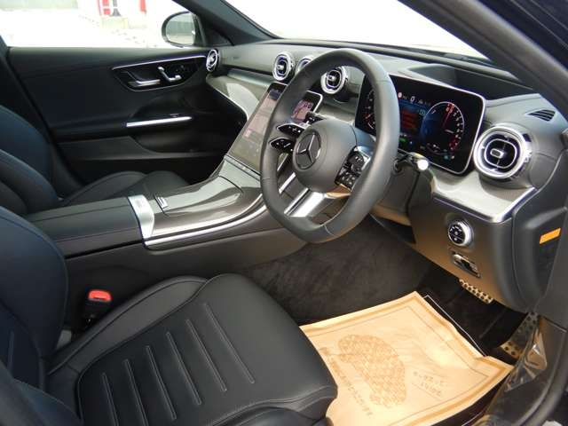 MERCEDES BENZ C CLASS 2024