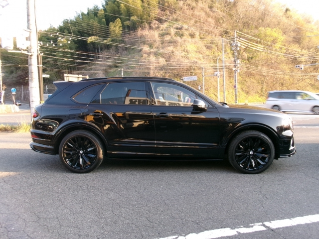 BENTLEY BENTAYGA 2022