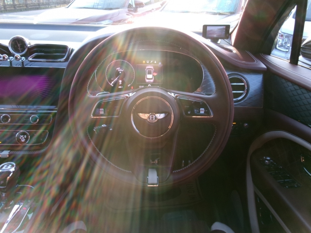 BENTLEY BENTAYGA 2022