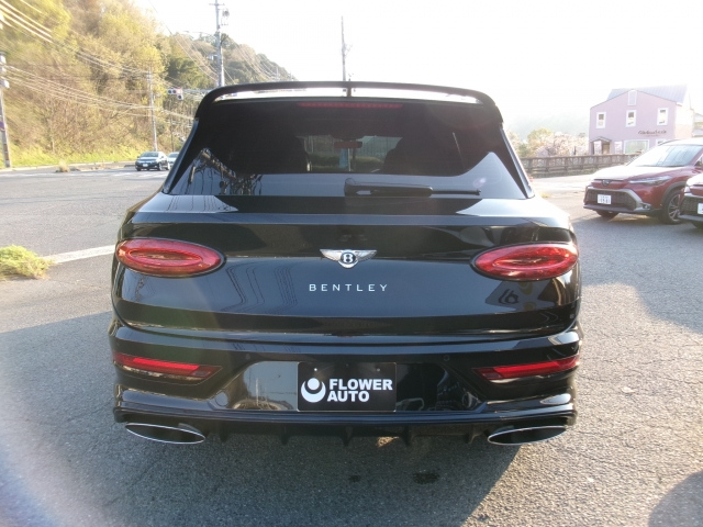 BENTLEY BENTAYGA 2022