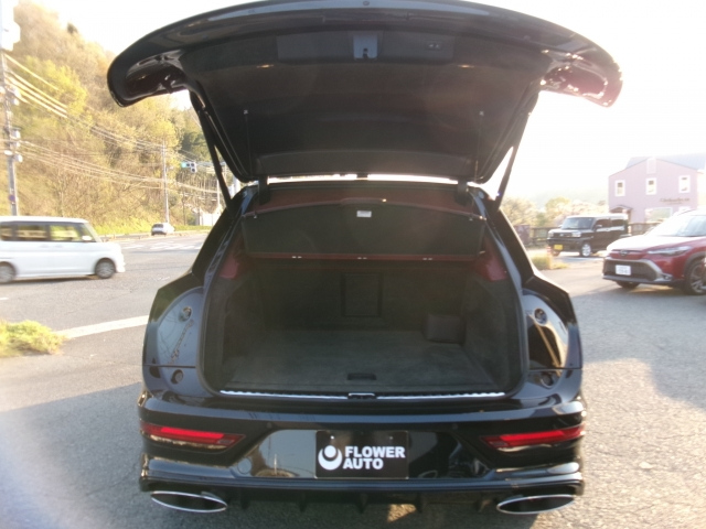 BENTLEY BENTAYGA 2022