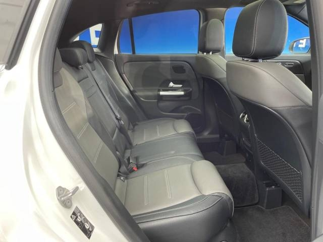 MERCEDES BENZ GLA CLASS 2022