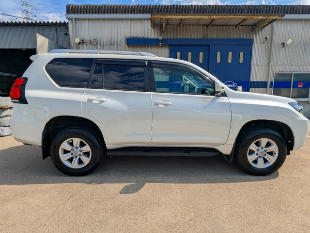 TOYOTA LAND CRUISER PRADO 2021