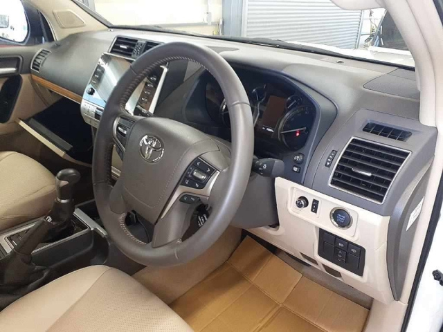 2023 TOYOTA LAND CRUISER PRADO