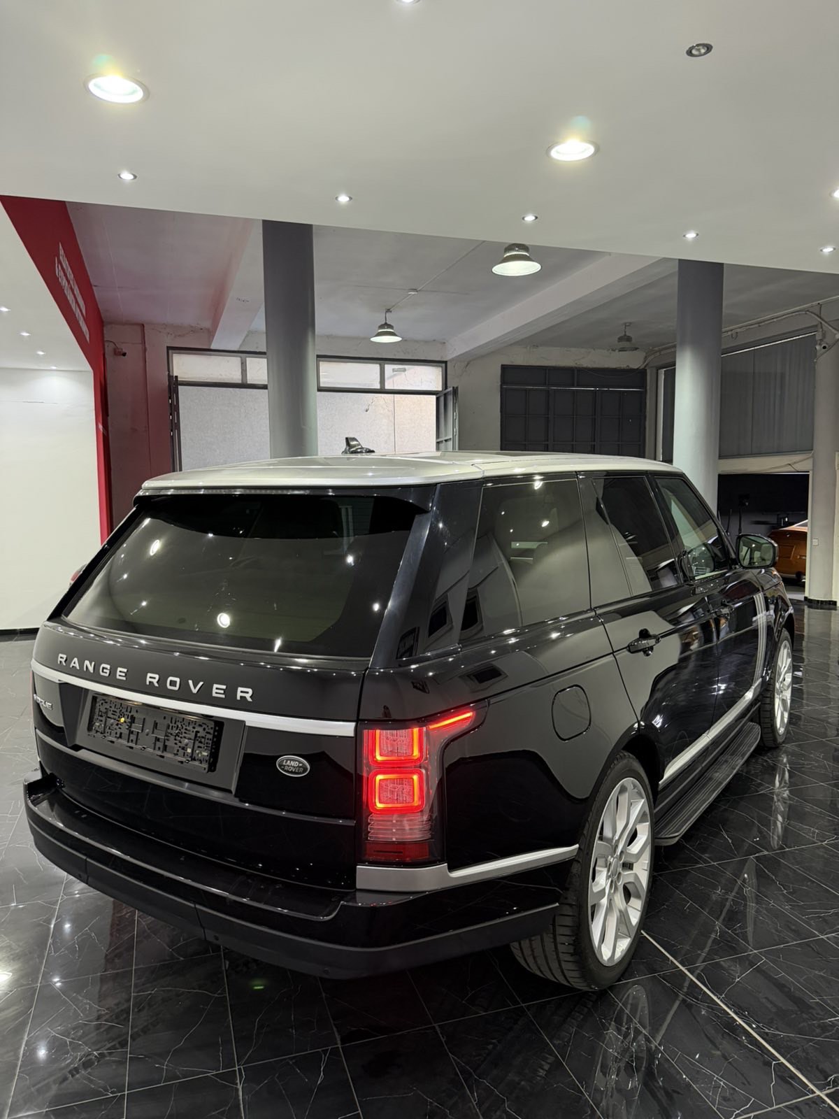 2015 Land Rover Range Rover Vogue- STOCK
