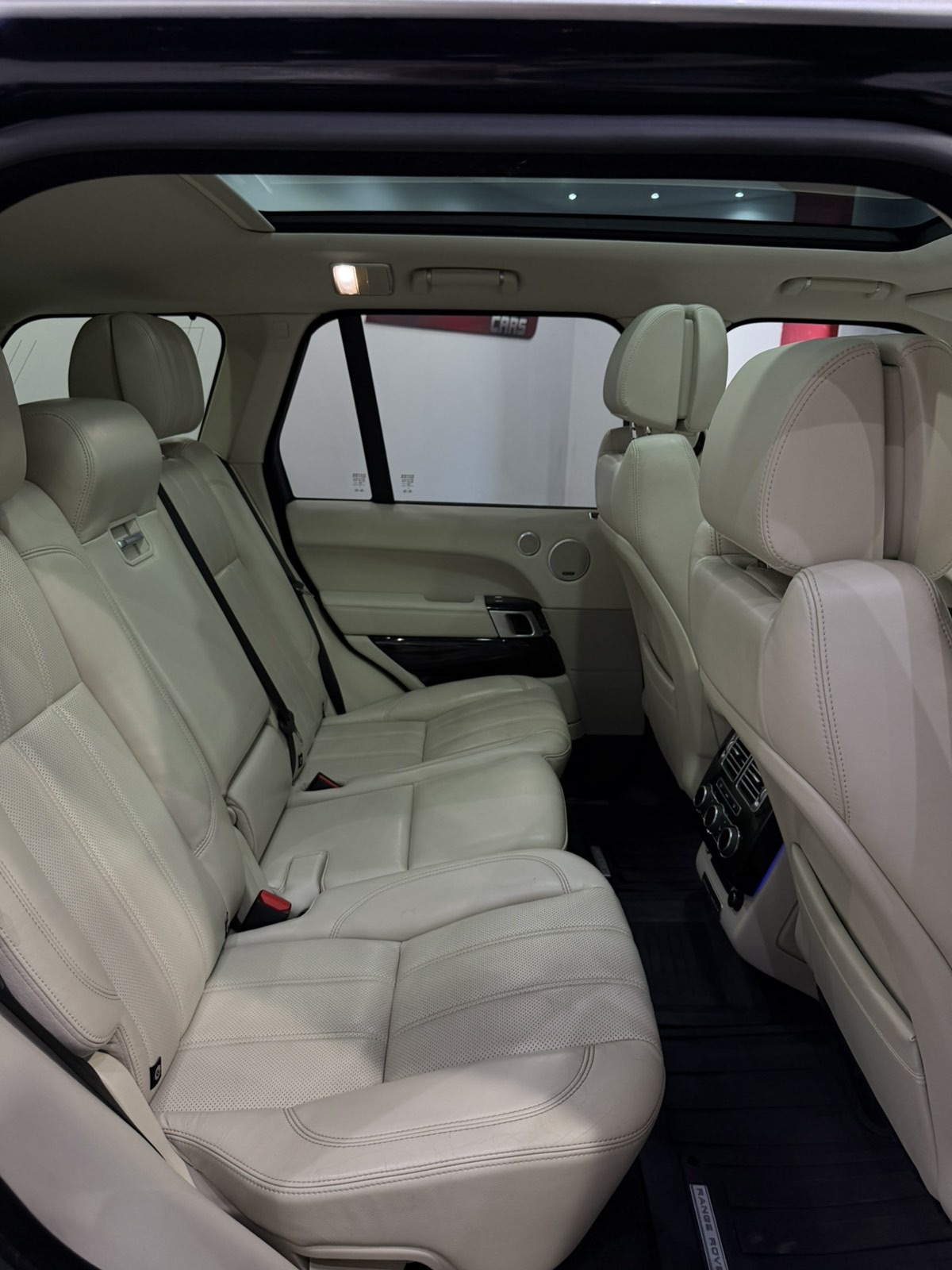 2015 Land Rover Range Rover Vogue- STOCK