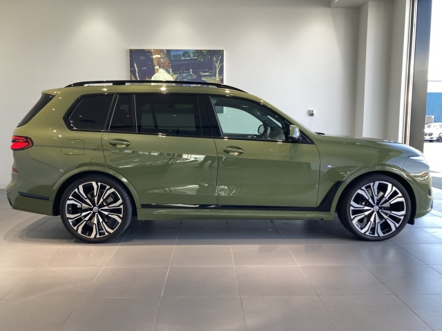 2023 BMW X7