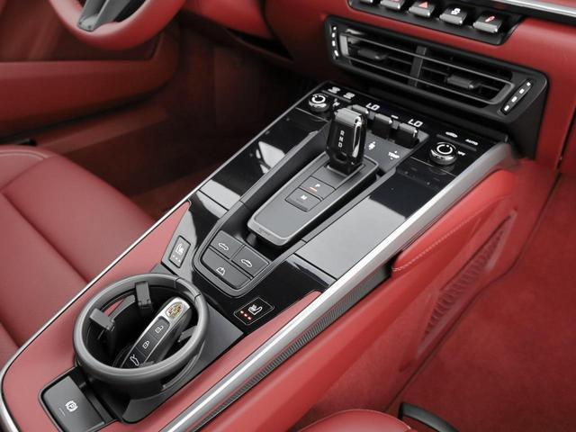 PORSCHE 911 2023 PDK